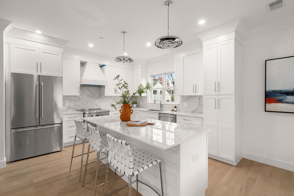 Wellesley, Massachusetts, 02482, United States, 3 Bedrooms Bedrooms, ,4 BathroomsBathrooms,Residential,For Sale,1990974