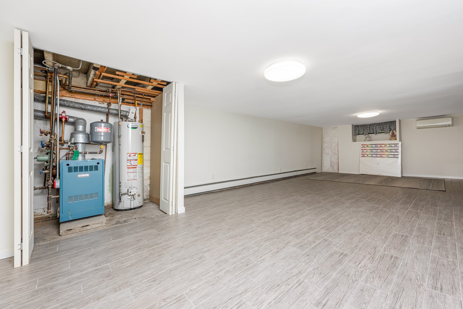 Middle Village, New York, 11379, United States, 3 Bedrooms Bedrooms, ,2 BathroomsBathrooms,Residential,For Sale,1941665