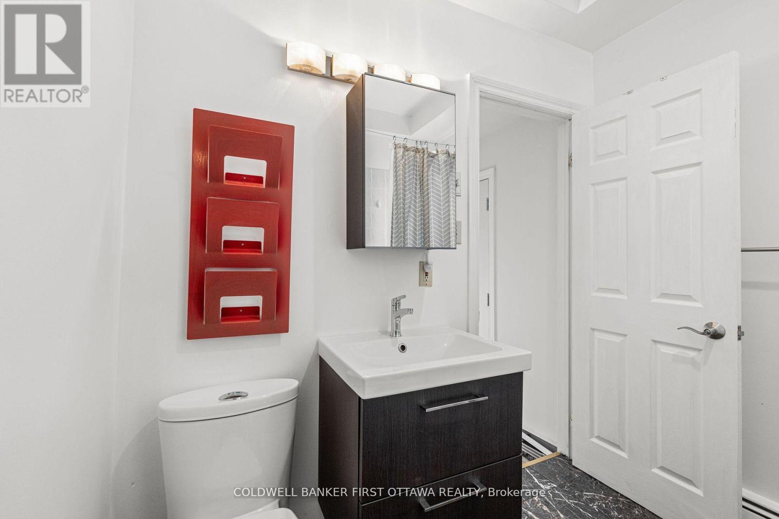 OTTAWA, Ontario, K2B 6Y5, CA, 3 Bedrooms Bedrooms, ,2 BathroomsBathrooms,Residential,For Sale,1903613