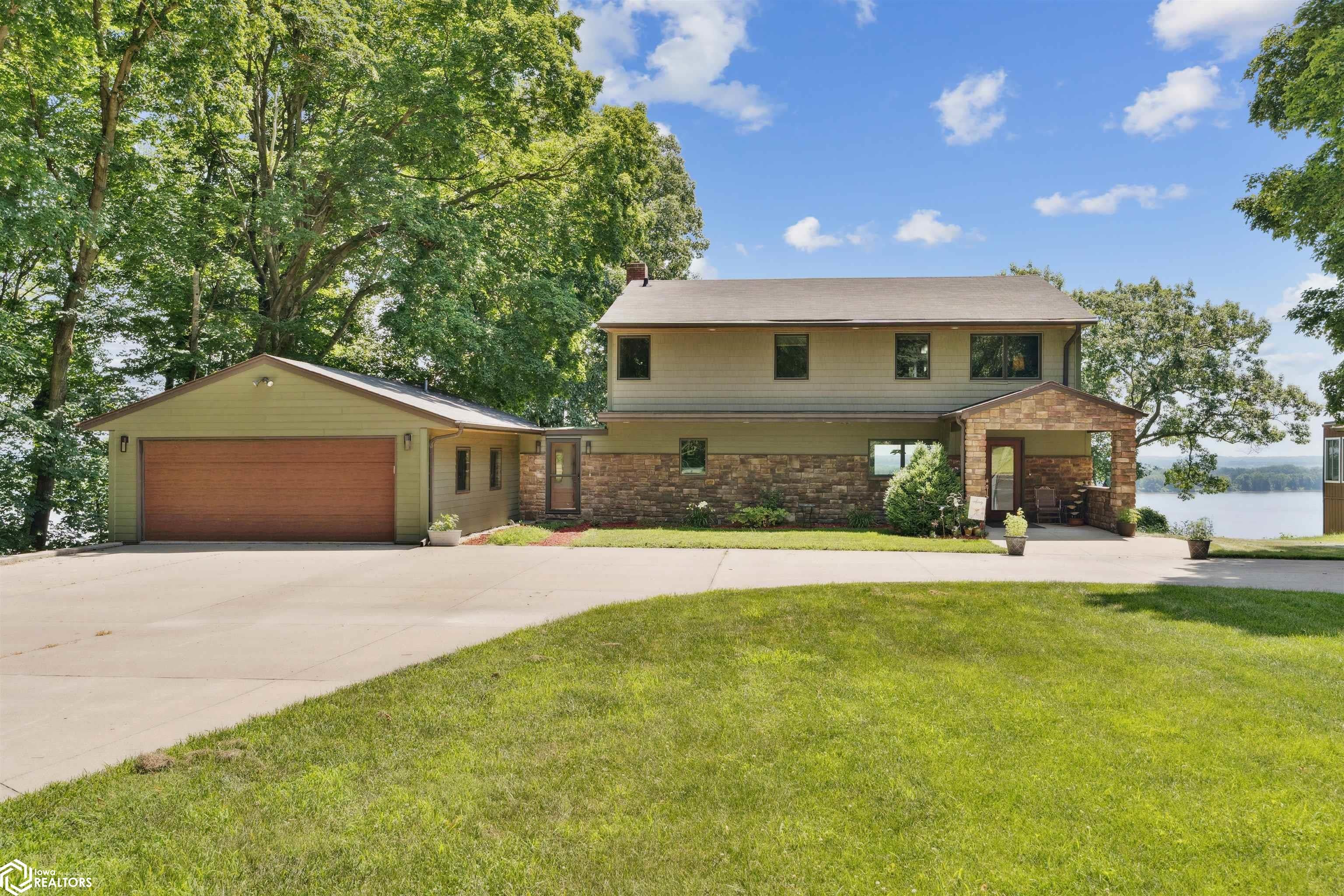 Burlington, Iowa, 52601, United States, 3 Bedrooms Bedrooms, ,3 BathroomsBathrooms,Residential,For Sale,1879200