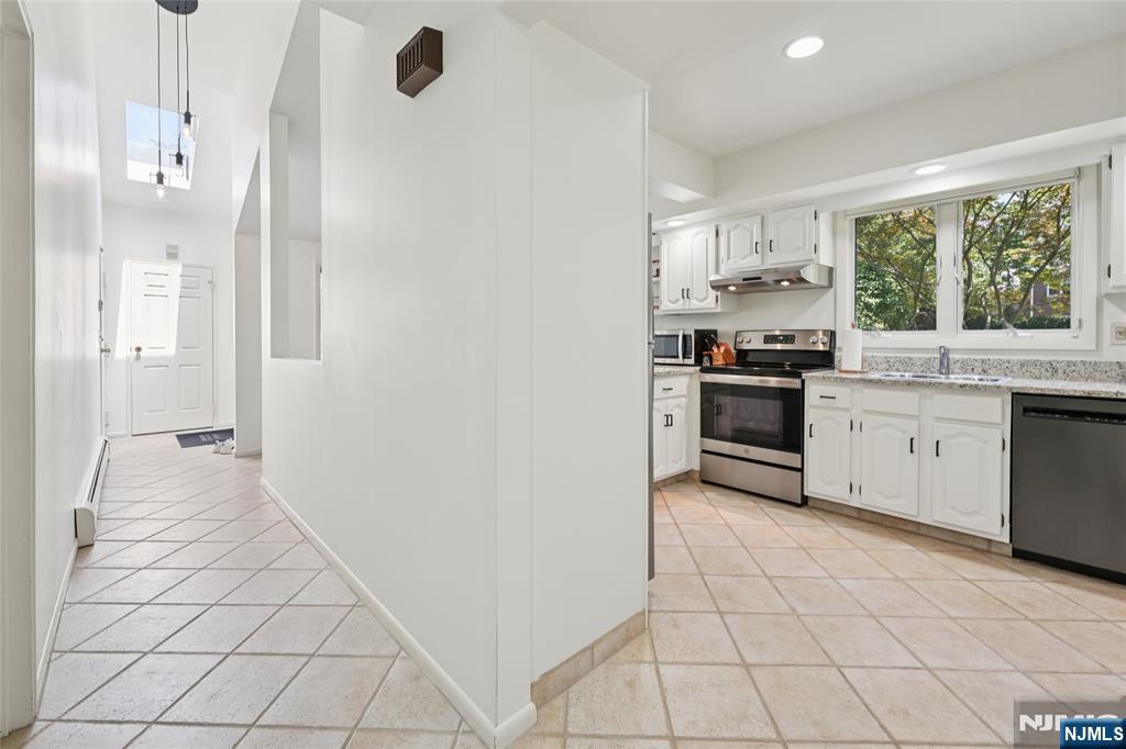 Englewood, New Jersey, 07631, United States, 3 Bedrooms Bedrooms, ,3 BathroomsBathrooms,Residential,For Sale,1925830