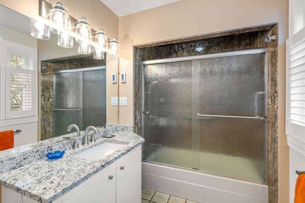 Holyoke, Massachusetts, 01040, United States, 4 Bedrooms Bedrooms, ,2 BathroomsBathrooms,Residential,For Sale,1939451
