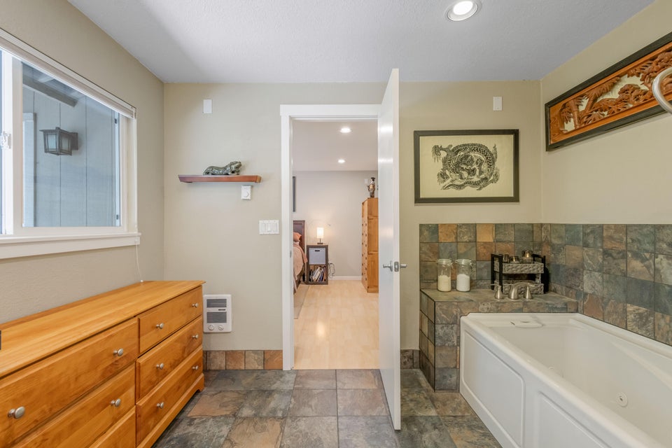 Bend, Oregon, 97702, United States, 3 Bedrooms Bedrooms, ,2 BathroomsBathrooms,Residential,For Sale,1891060