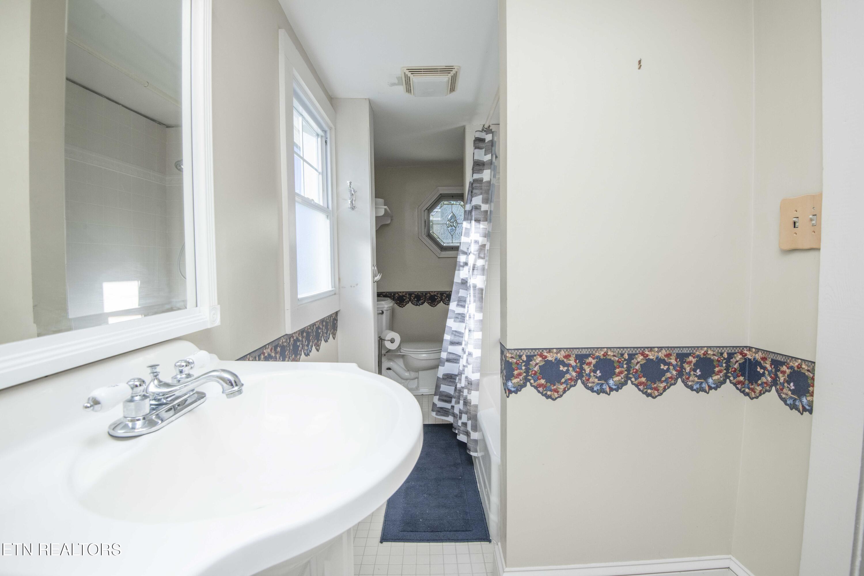 Rockford, Tennessee, 37853, United States, 3 Bedrooms Bedrooms, ,3 BathroomsBathrooms,Residential,For Sale,1984254