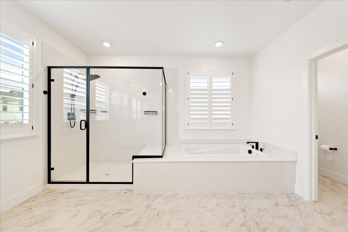 Roseville, California, 95747, United States, 5 Bedrooms Bedrooms, ,4 BathroomsBathrooms,Residential,For Sale,1998705