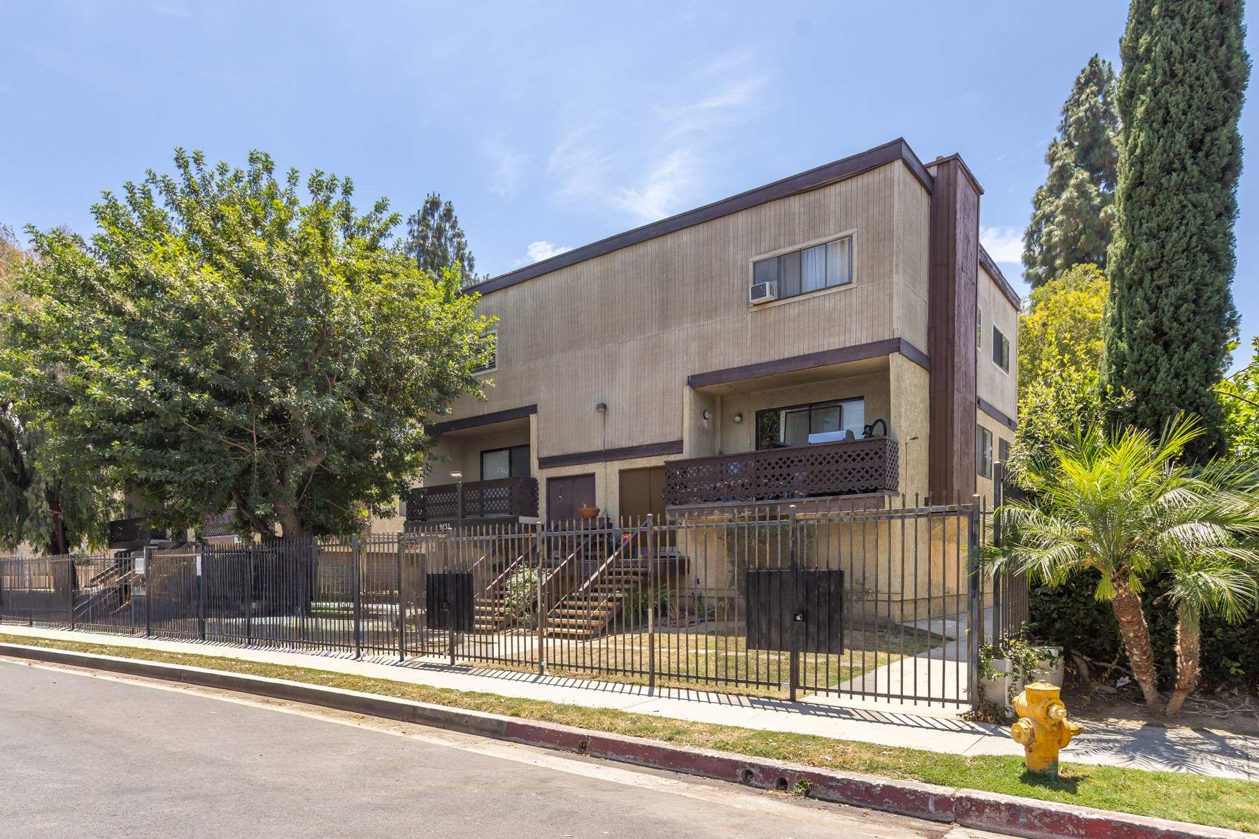  9131 Burnet Avenue, #5 - 物件實景