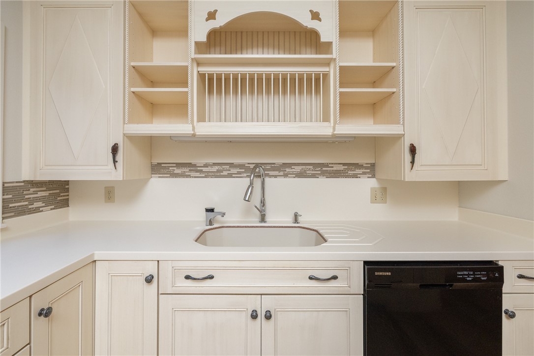 Fayetteville, Arkansas, 72703, United States, 3 Bedrooms Bedrooms, ,3 BathroomsBathrooms,Residential,For Sale,1989133