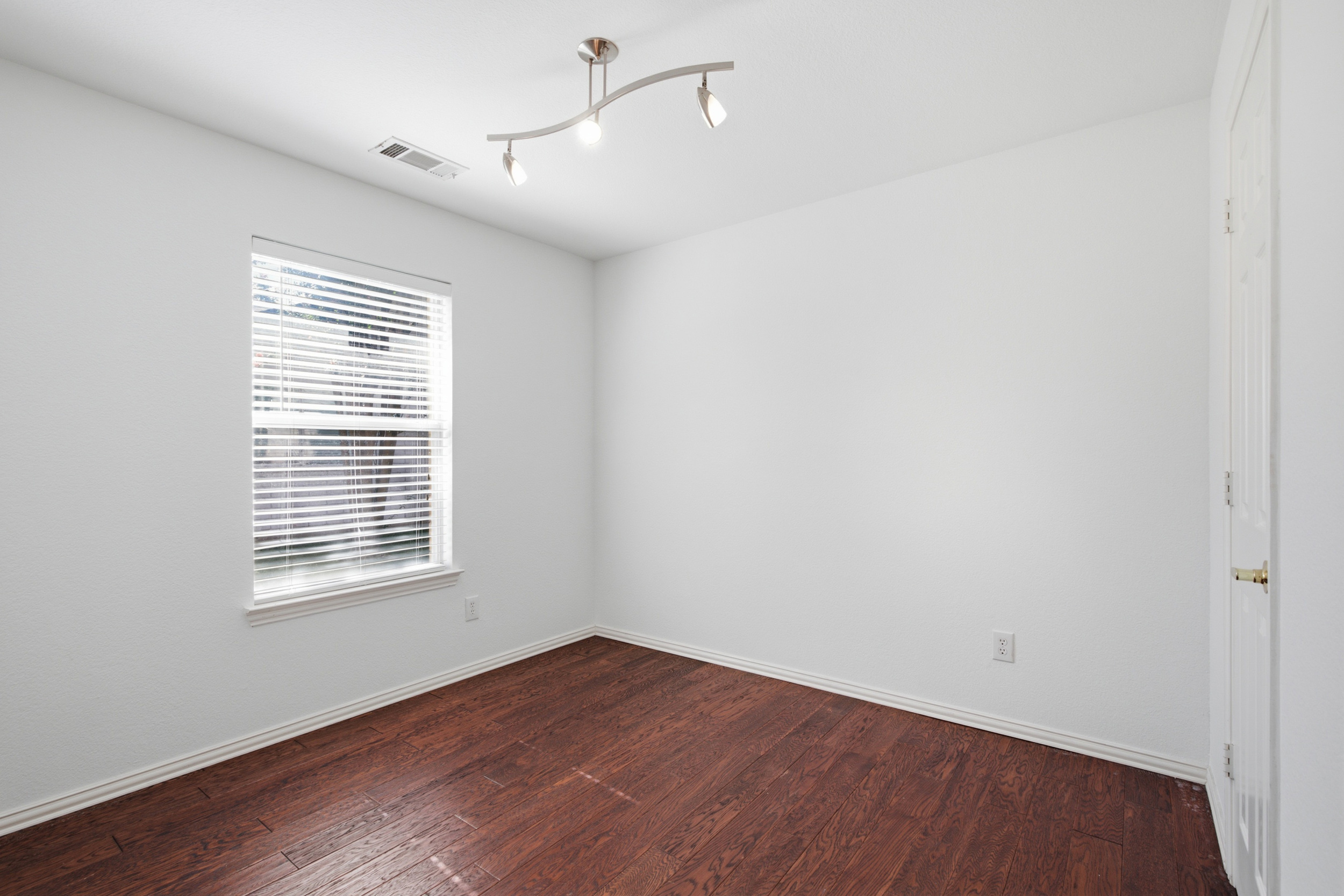  A Beautifully Enhanced McKinney Home Offering Modern Comfort and Privacy - 物件實景