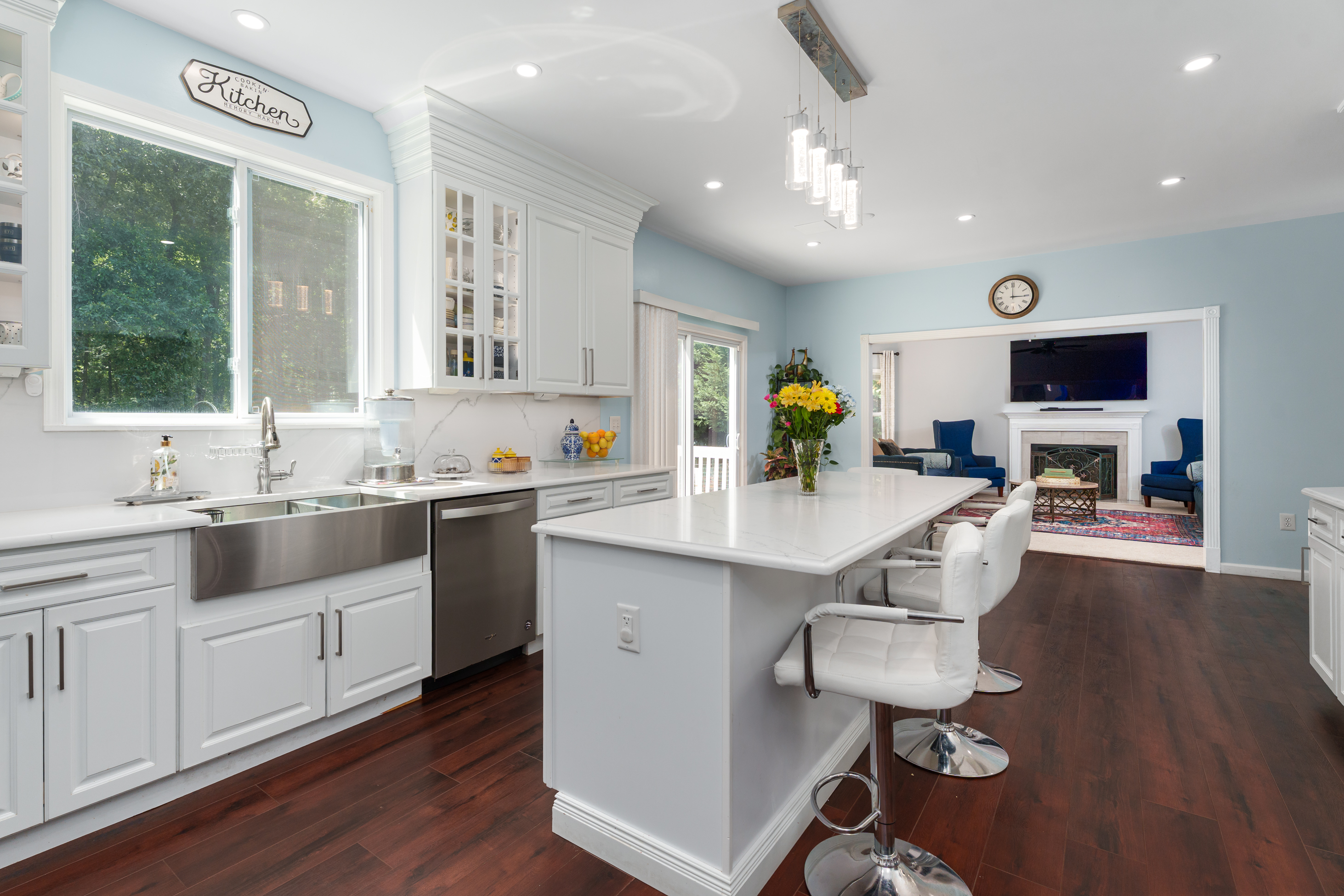  Bright Updated Kitchen, Bold New Bathrooms, Beautiful Setting - 物件實景