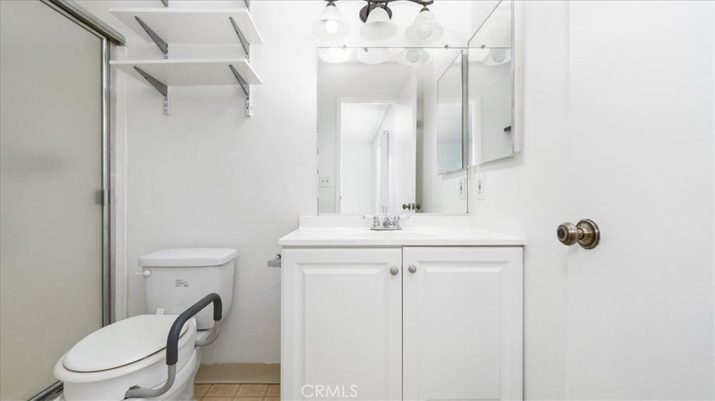 Los Angeles, California, 90034, United States, 2 Bedrooms Bedrooms, ,2 BathroomsBathrooms,Residential,For Sale,2025767