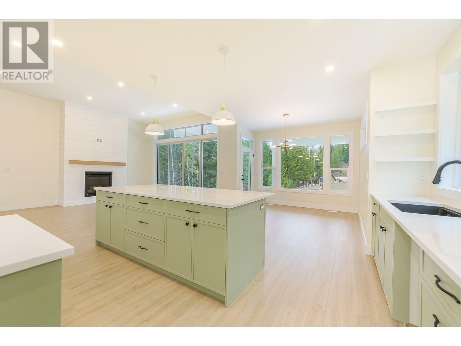 BLIND BAY, British Columbia, V0E 1H0, CA, 3 Bedrooms Bedrooms, ,2 BathroomsBathrooms,Residential,For Sale,1836853