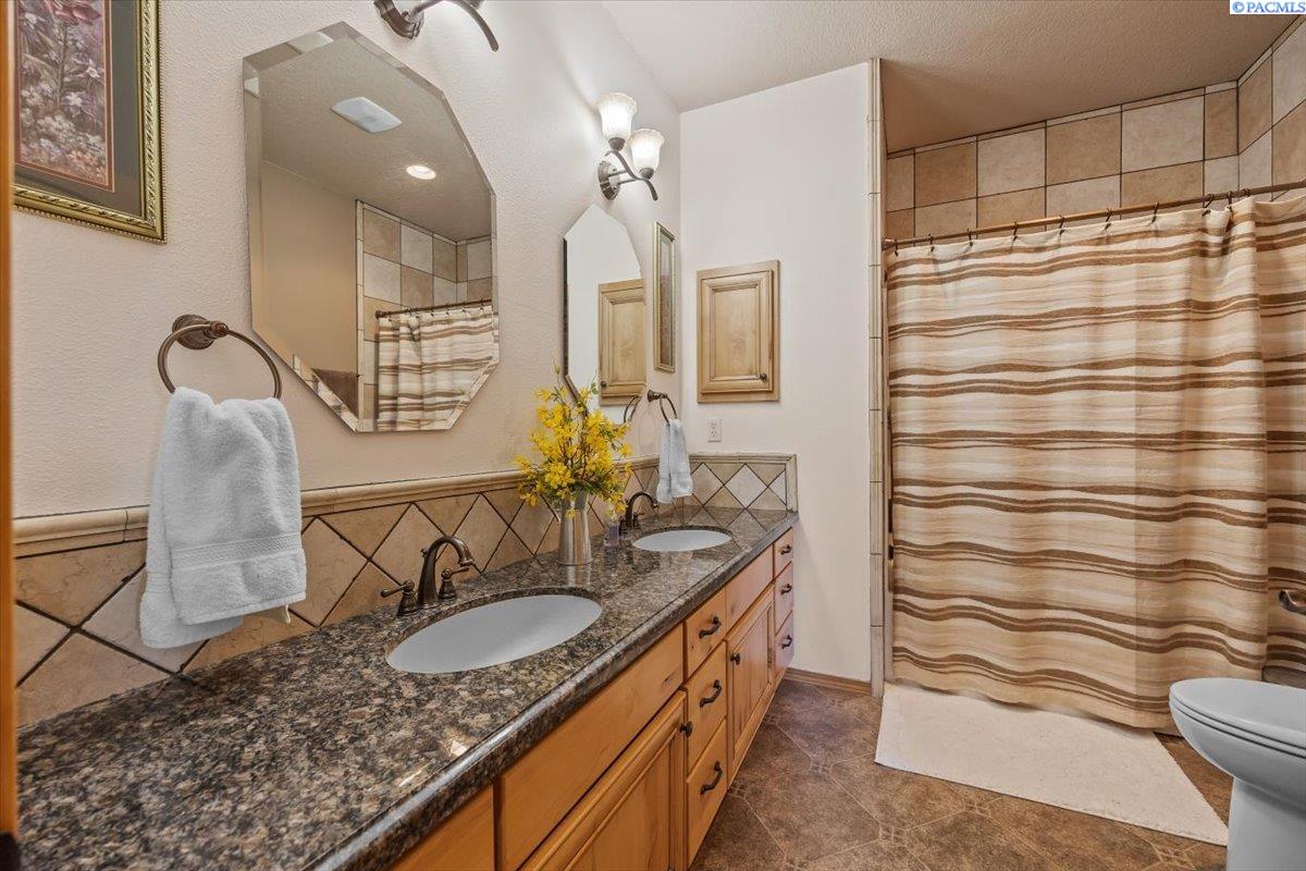 Richland, Washington, 99352, United States, 4 Bedrooms Bedrooms, ,2 BathroomsBathrooms,Residential,For Sale,1906988