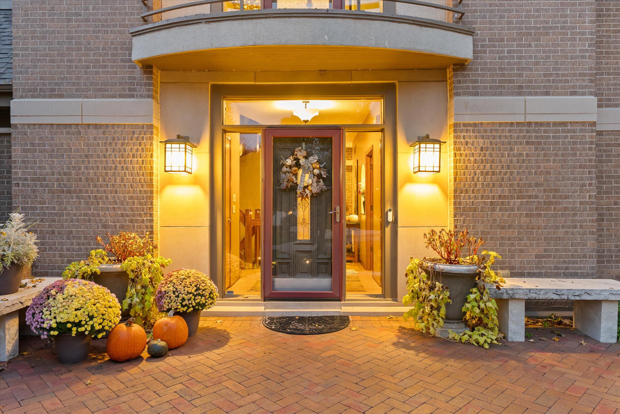 Grafton, Wisconsin, 53024, United States, 4 Bedrooms Bedrooms, ,6 BathroomsBathrooms,Residential,For Sale,1989565