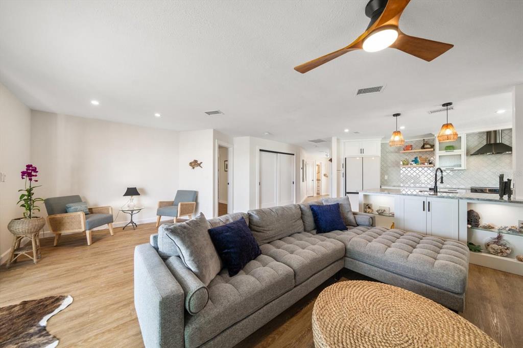 Indian Rocks Beach, Florida, 33785, United States, 2 Bedrooms Bedrooms, ,2 BathroomsBathrooms,Residential,For Sale,1993005