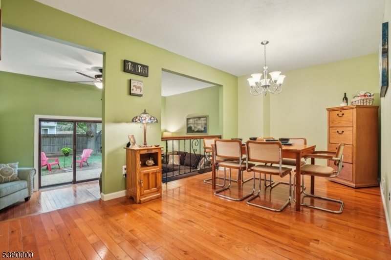Edison Twp., New Jersey, 08820, United States, 2 Bedrooms Bedrooms, ,2 BathroomsBathrooms,Residential,For Sale,1926021