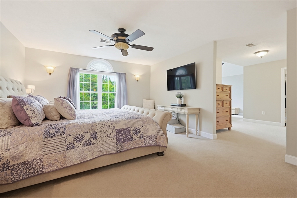 Northbridge, Massachusetts, 01534, United States, 4 Bedrooms Bedrooms, ,2 BathroomsBathrooms,Residential,For Sale,1977320