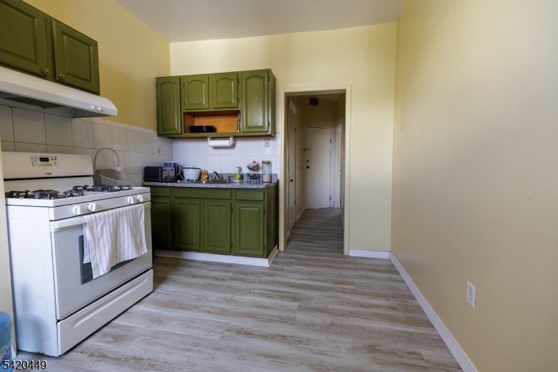 Weehawken Twp., New Jersey, 07086-5757, United States, 9 Bedrooms Bedrooms, ,4 BathroomsBathrooms,Residential,For Sale,2033780