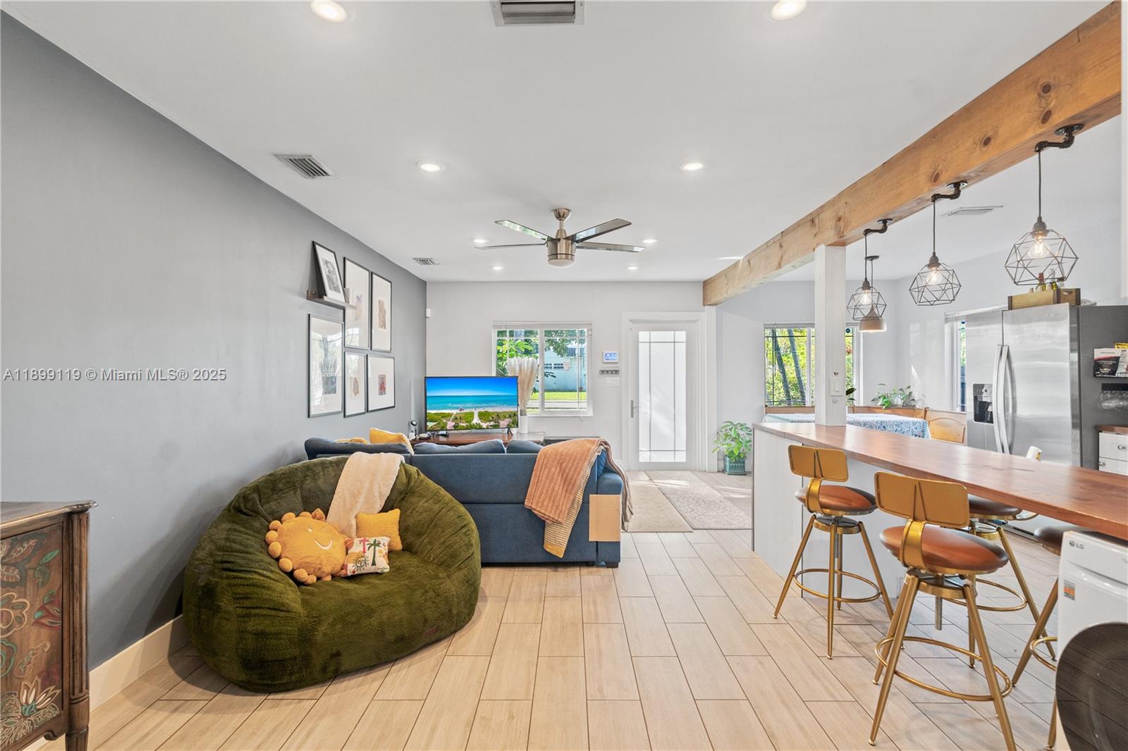 Hollywood, Florida, 33020, United States, 3 Bedrooms Bedrooms, ,2 BathroomsBathrooms,Residential,For Sale,1967684