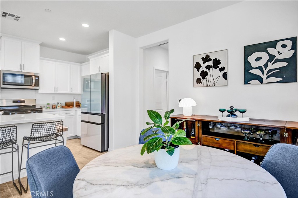 Ontario, California, 91761, United States, 2 Bedrooms Bedrooms, ,2 BathroomsBathrooms,Residential,For Sale,1983803