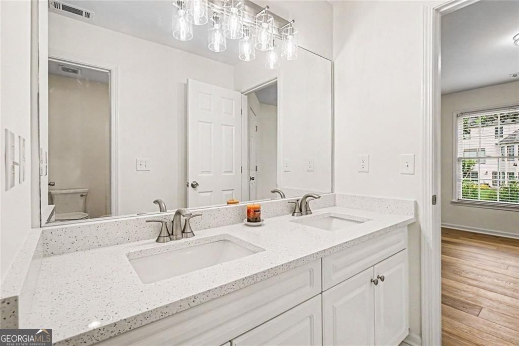 Roswell, Georgia, 30075, United States, 5 Bedrooms Bedrooms, ,4 BathroomsBathrooms,Residential,For Sale,2044480