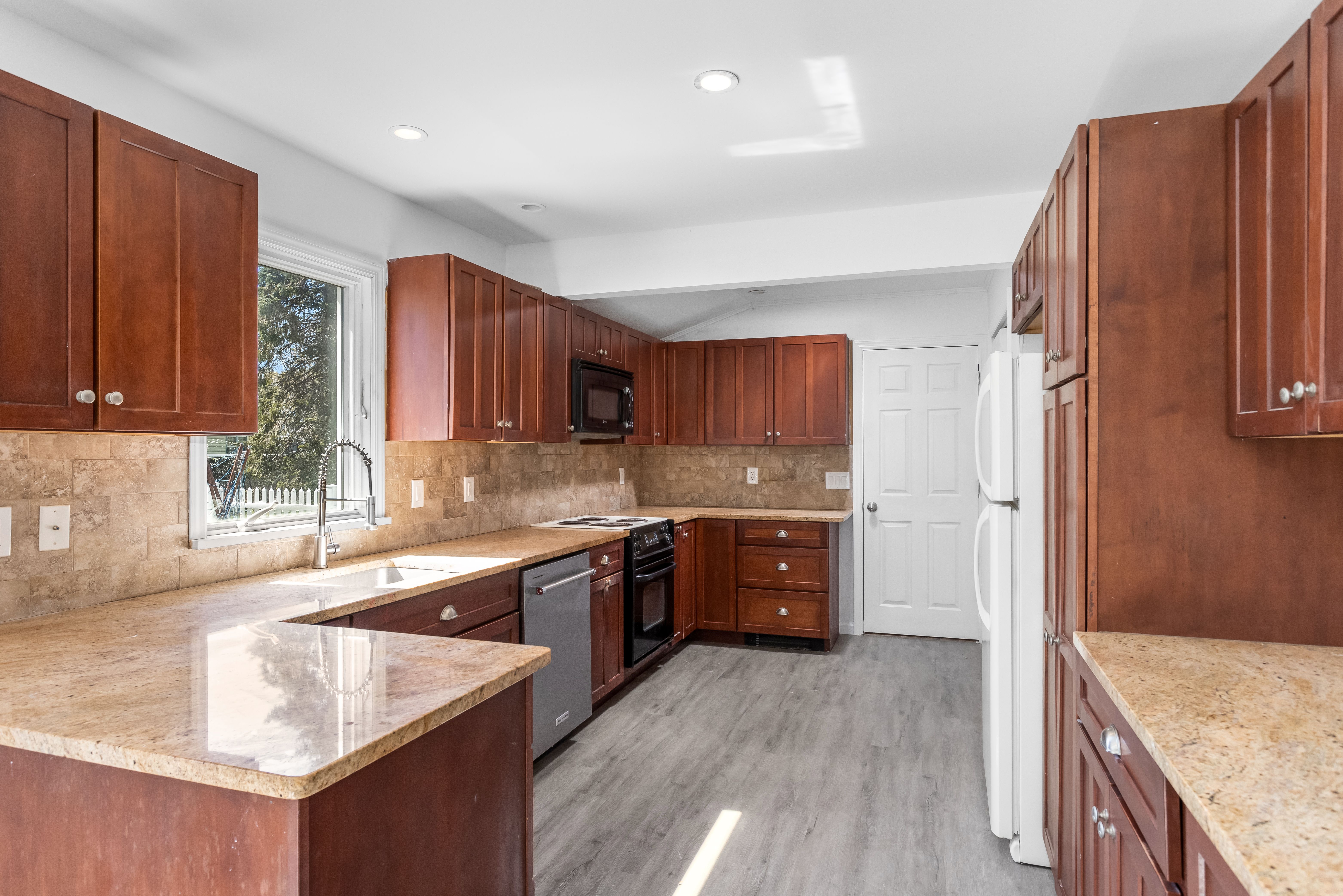  27 Madison Street, Greenport, NY 11944 - 物件實景