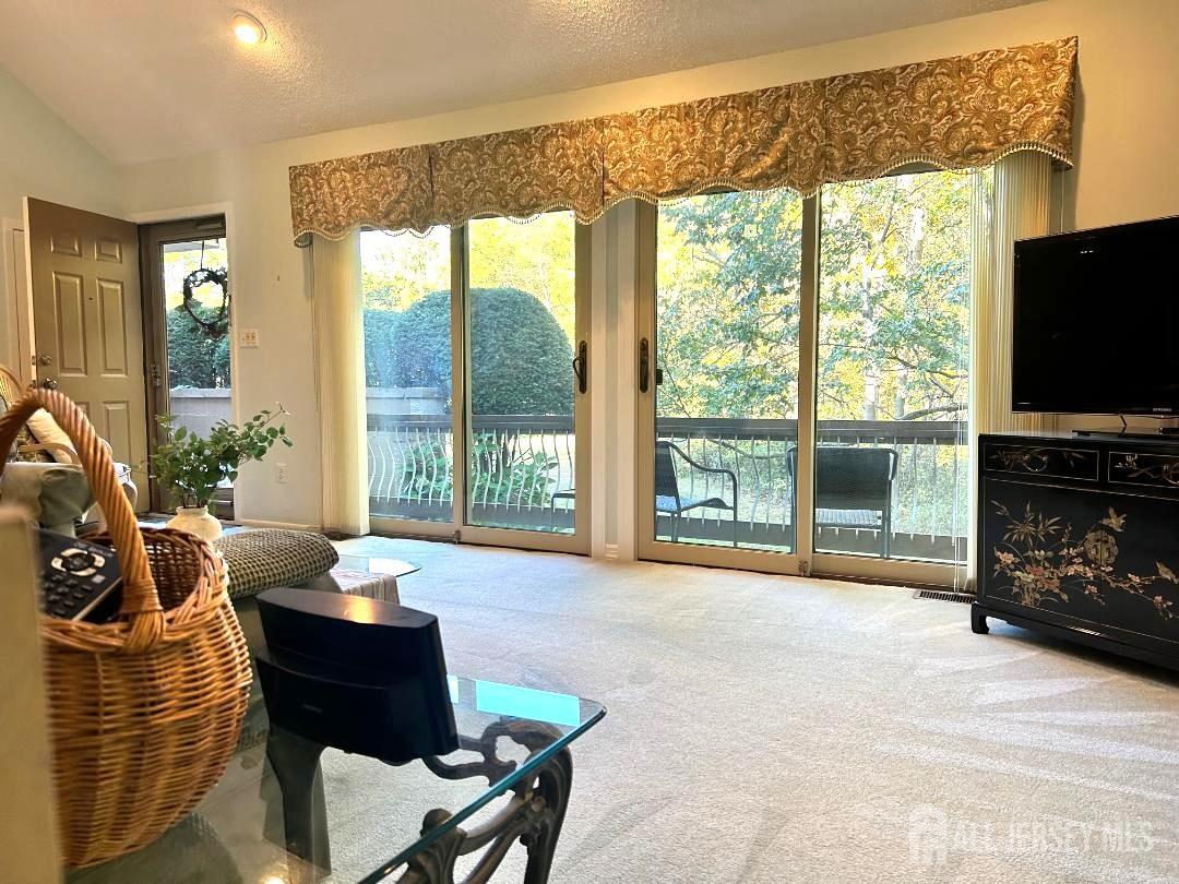 Edison, New Jersey, 08820, United States, 2 Bedrooms Bedrooms, ,3 BathroomsBathrooms,Residential,For Sale,1991890