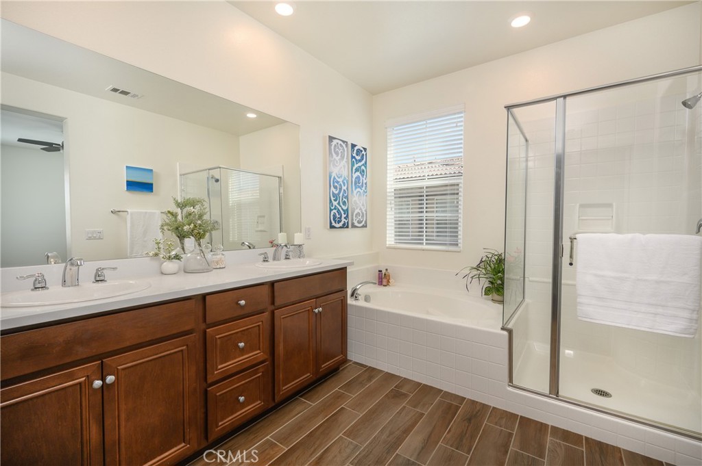 Murrieta, California, 92563, United States, 3 Bedrooms Bedrooms, ,3 BathroomsBathrooms,Residential,For Sale,1942621