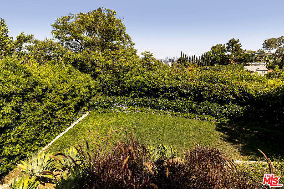 Los Angeles, California, 90068, United States, 4 Bedrooms Bedrooms, ,5 BathroomsBathrooms,Residential,For Sale,1910908