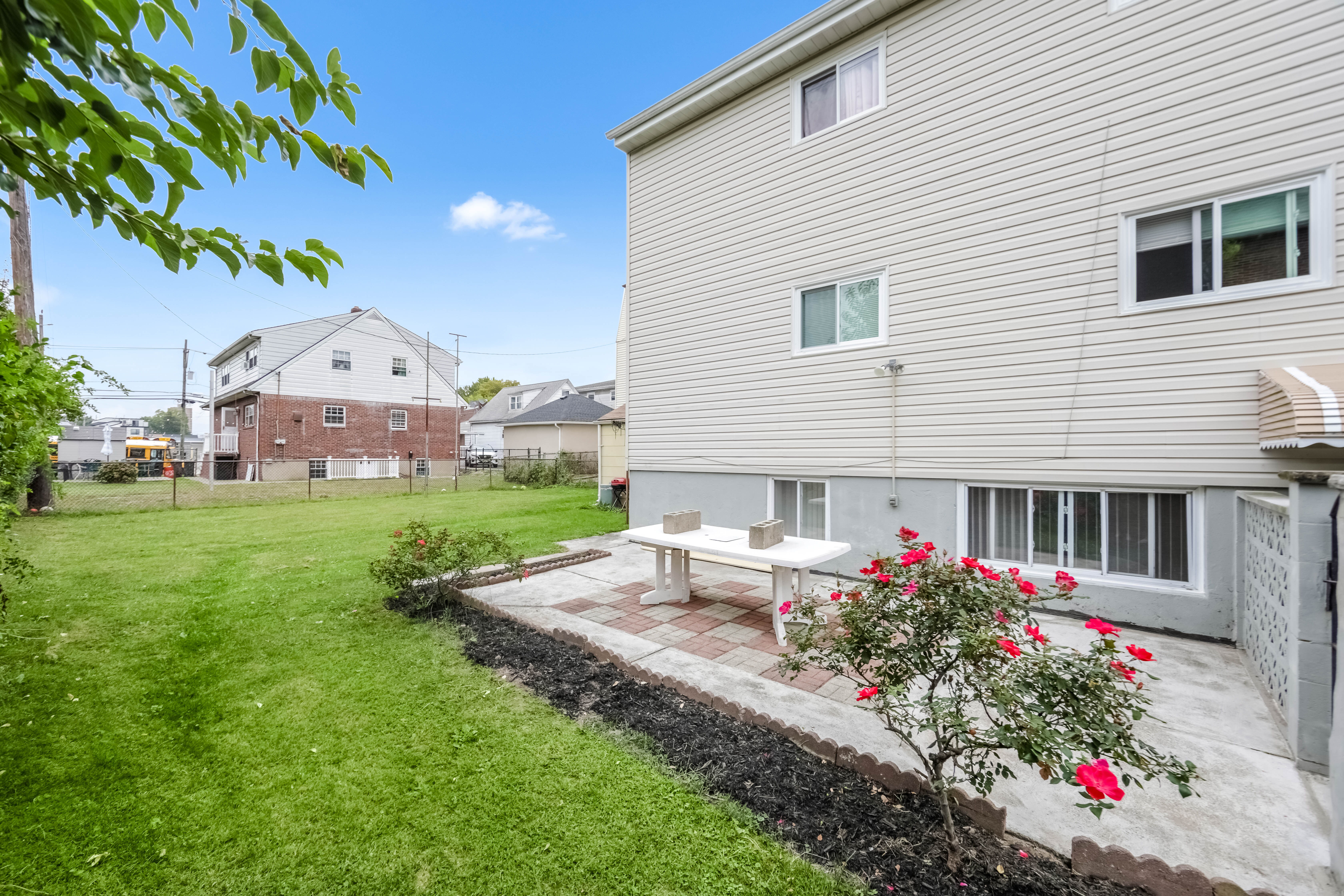 Cliffside Park, New Jersey, 07010, United States, 3 Bedrooms Bedrooms, ,1 BathroomBathrooms,Residential,For Sale,1982827