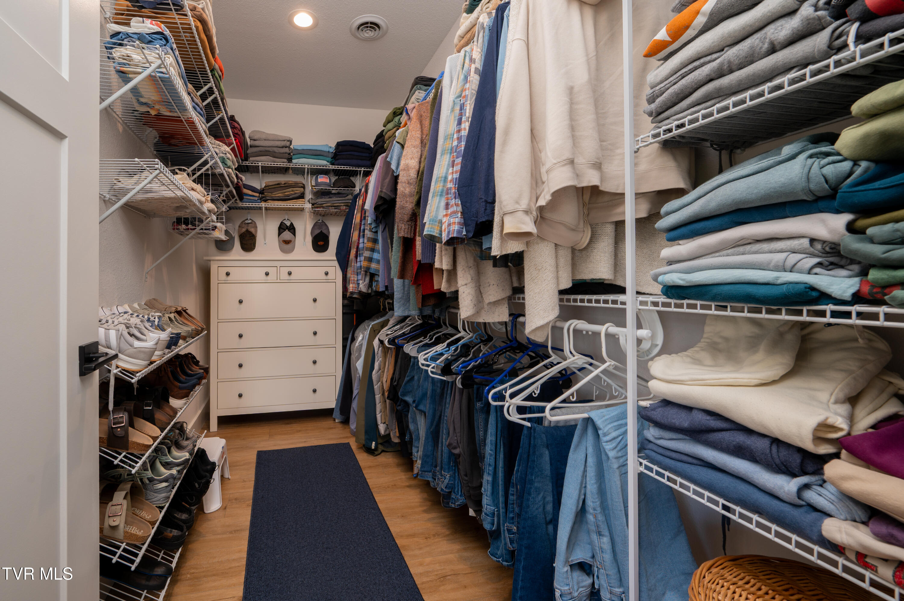 Greeneville, Tennessee, 37745, United States, 4 Bedrooms Bedrooms, ,3 BathroomsBathrooms,Residential,For Sale,2005652