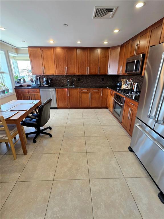Brooklyn, New York, 11214, United States, 3 Bedrooms Bedrooms, ,2 BathroomsBathrooms,Residential,For Sale,1885632