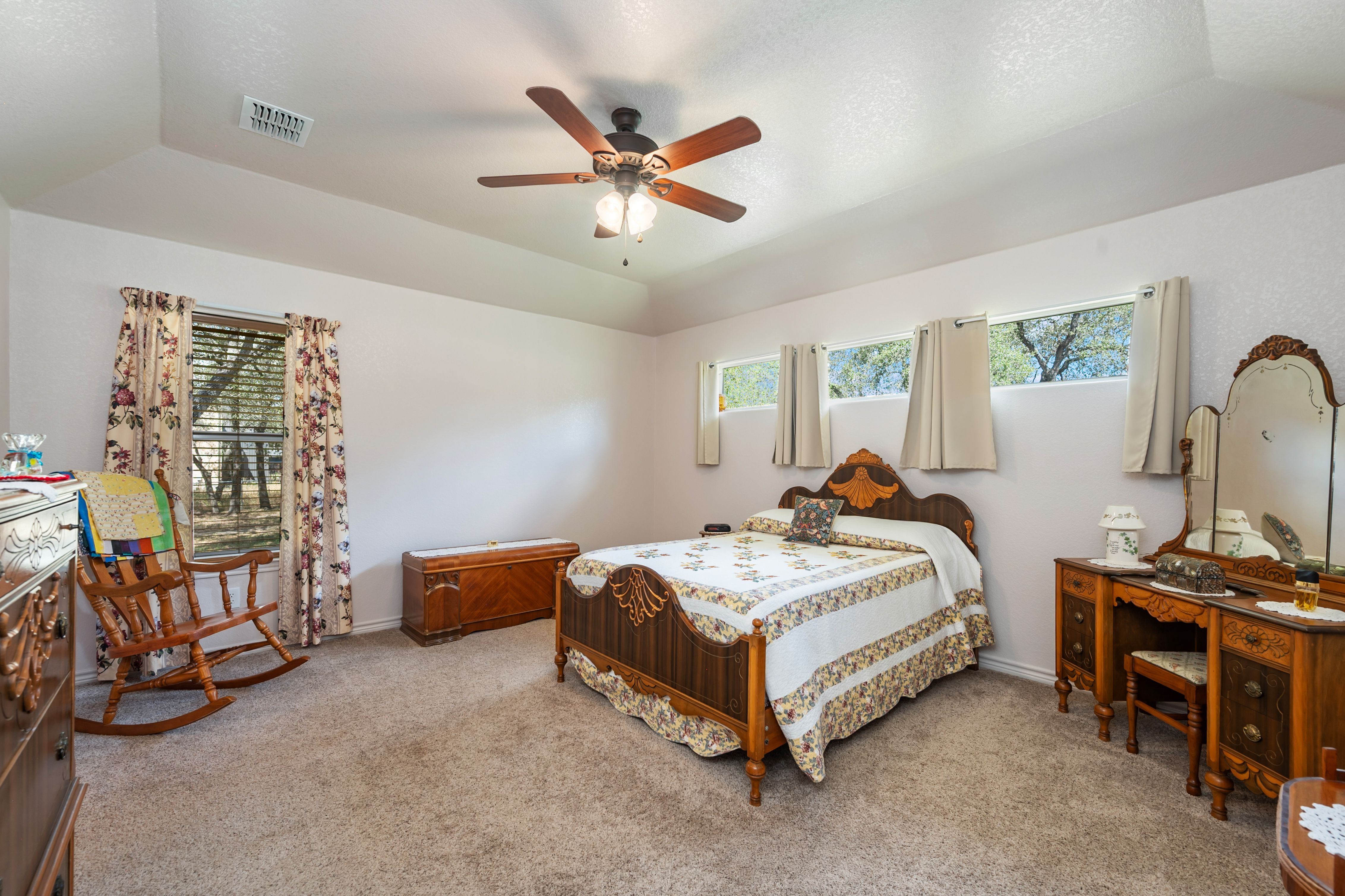 Spacious Poteet Home on 1.02 Acres - 物件實景