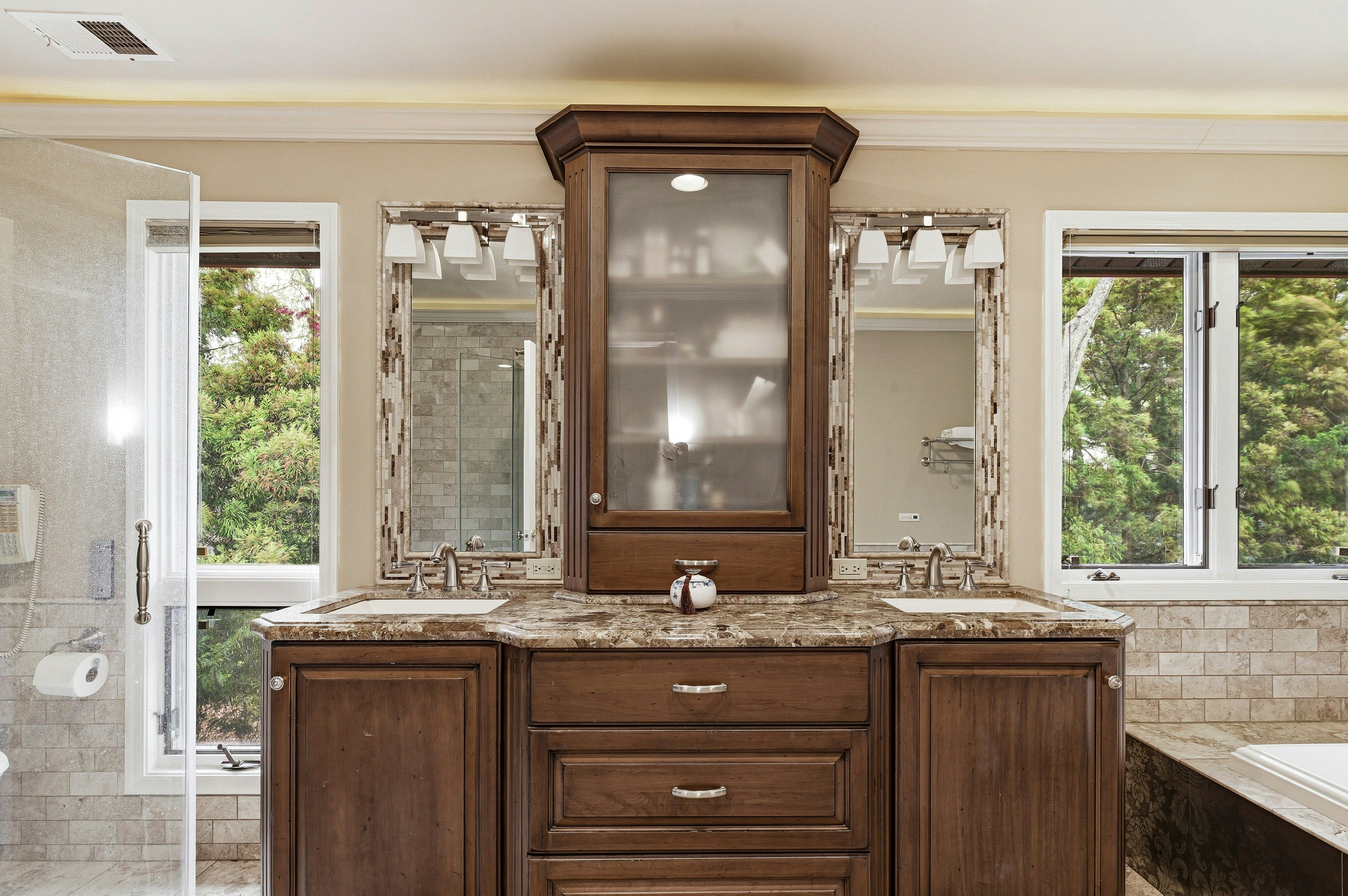  18 Aldgate Drive W, Manhasset, NY 11030 - 物件實景