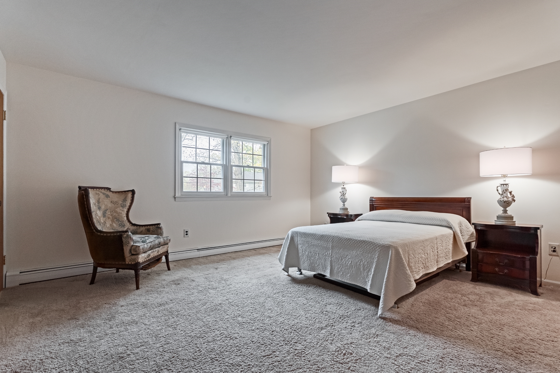  Traditional Center Hall Colonial Located on Lovely Cul-de-Sac - 物件實景