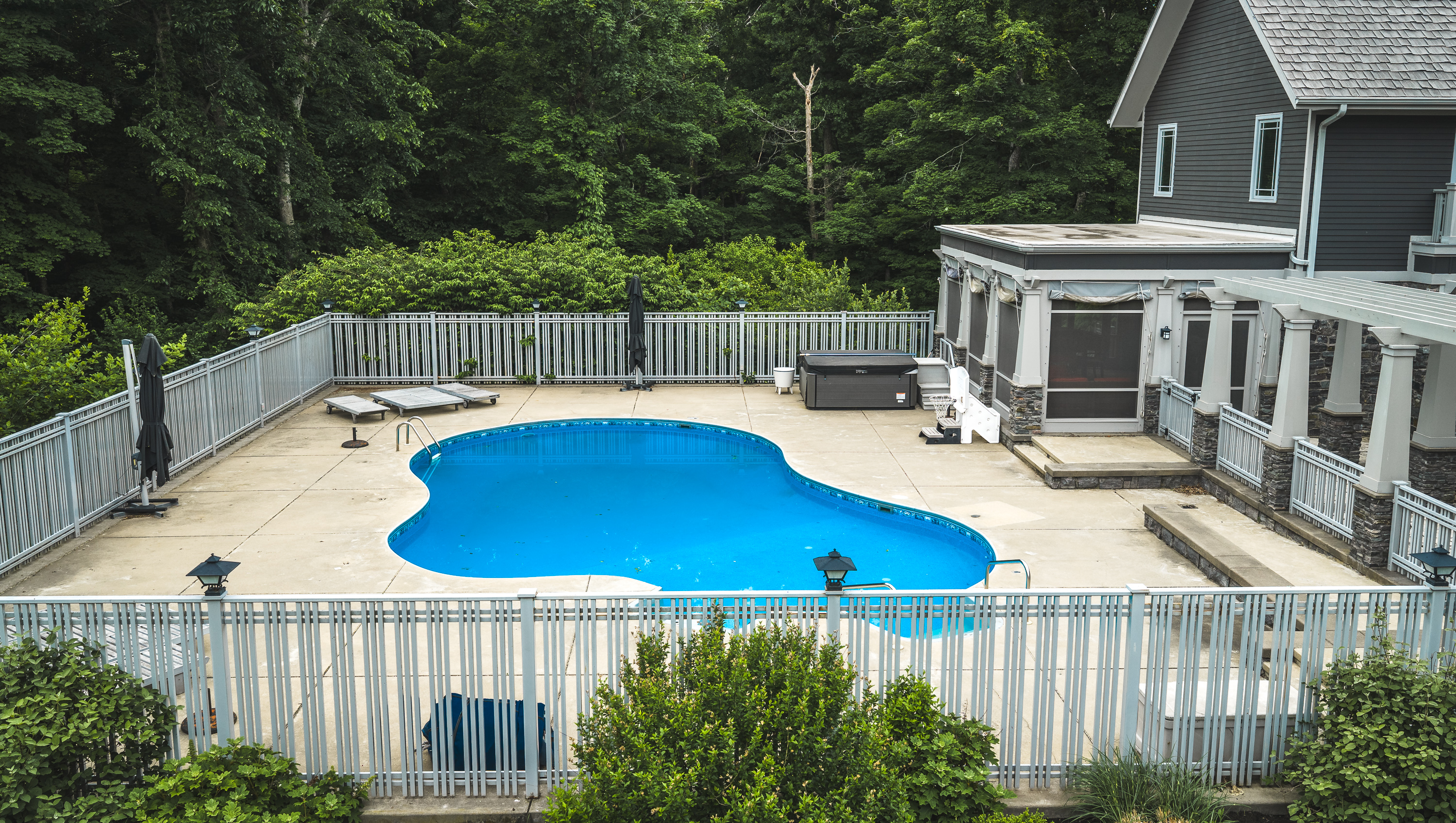  Stunning Prairie-Inspired Estate on 16 Acres of Scenic Woodlands - 物件實景