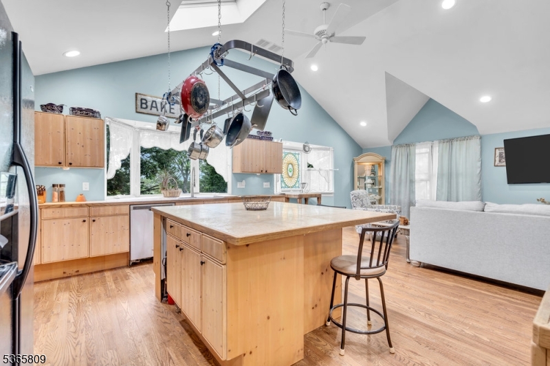 Franklin Twp., New Jersey, 07882, United States, 4 Bedrooms Bedrooms, ,3 BathroomsBathrooms,Residential,For Sale,1957120