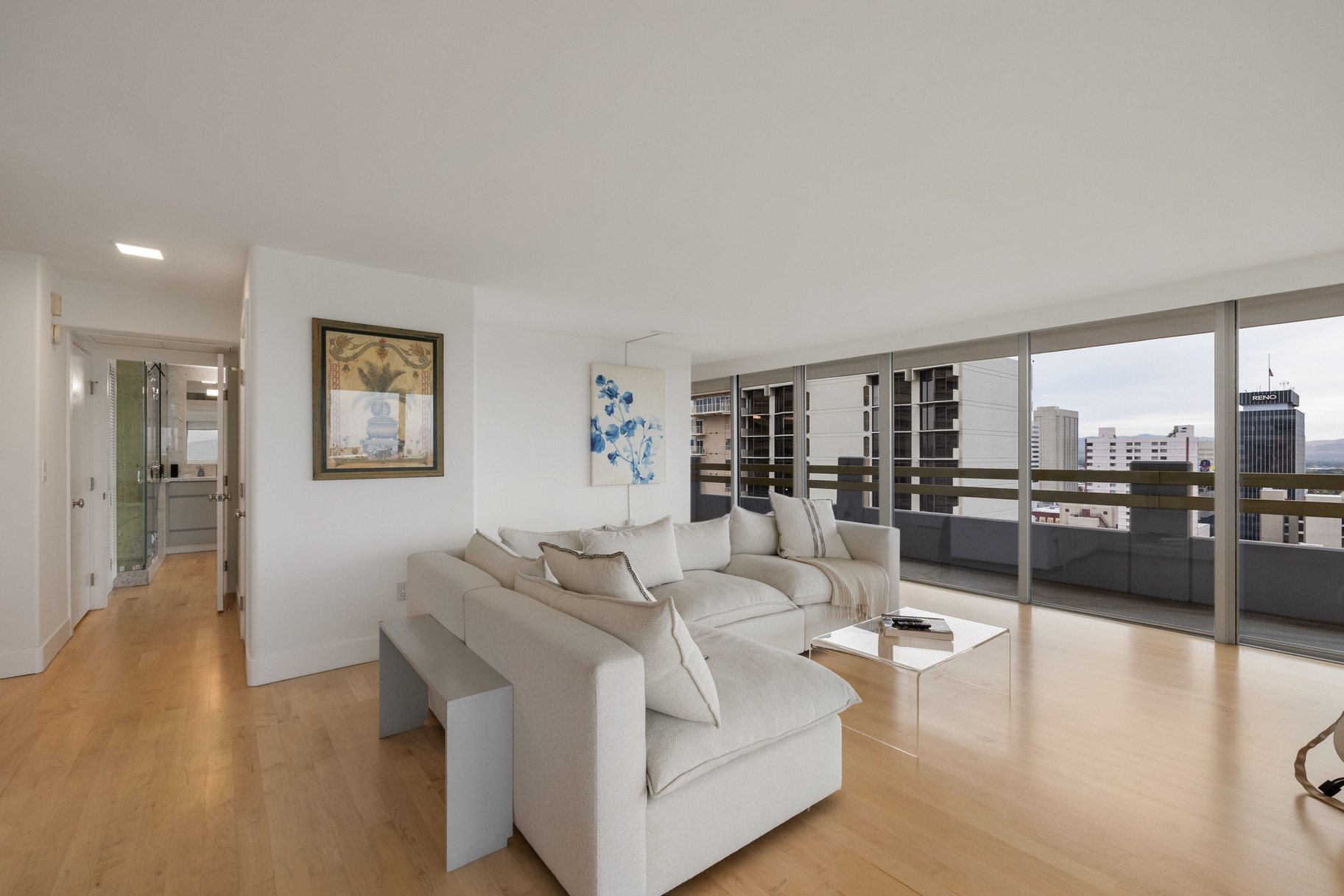  Chic Downtown Condo with Mountain & River Views - 物件實景