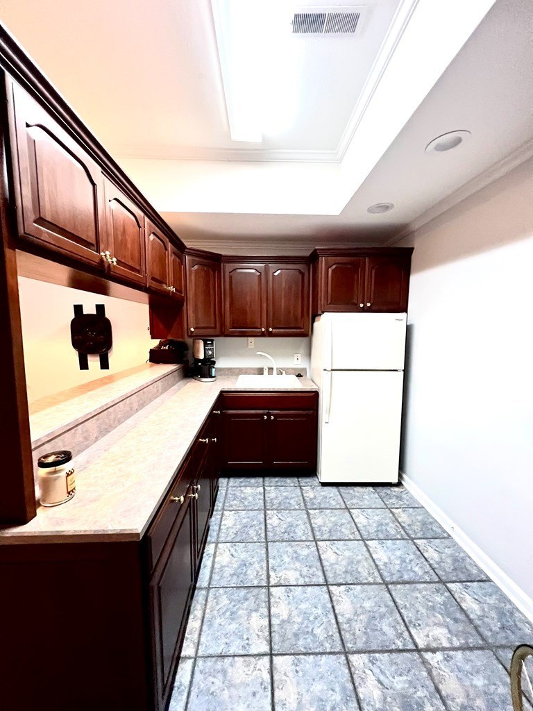 Prestonsburg, Kentucky, 41653, United States, 4 Bedrooms Bedrooms, ,4 BathroomsBathrooms,Residential,For Sale,1978376