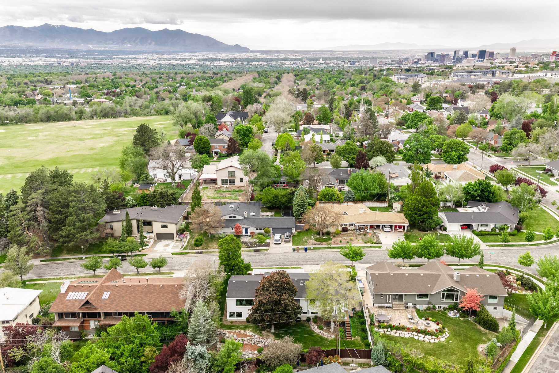  Elegant Contemporary Rambler in Sought After Neighborhood - 物件實景