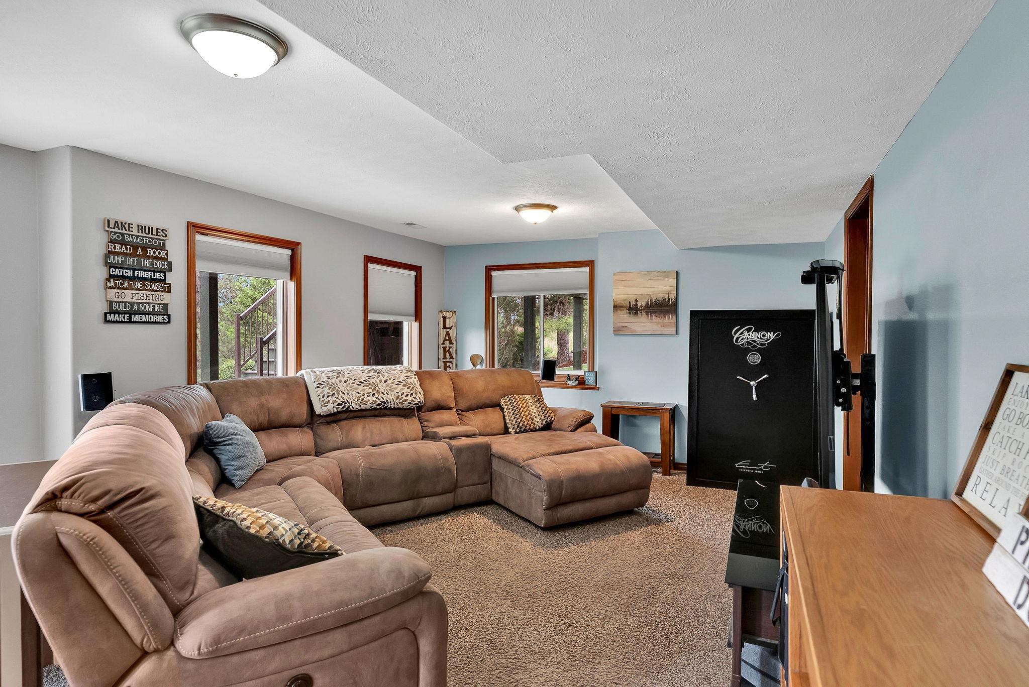 Nine Mile Falls, Washington, 99026, United States, 4 Bedrooms Bedrooms, ,3 BathroomsBathrooms,Residential,For Sale,1979955