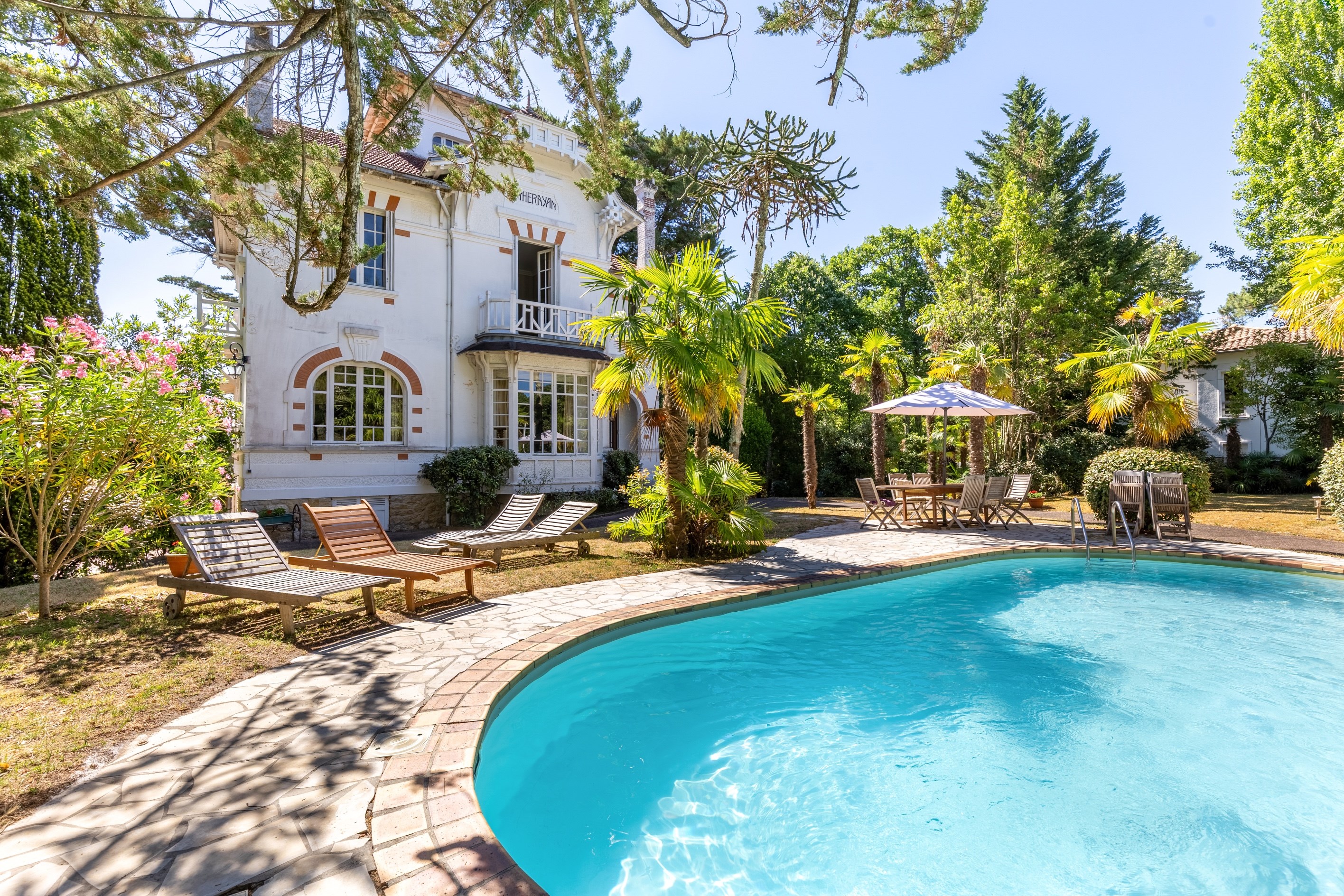  PARC PEREIRE – ELEGANT HISTORIC VILLA JUST 500 METRES FROM THE BEACH - 物件實景
