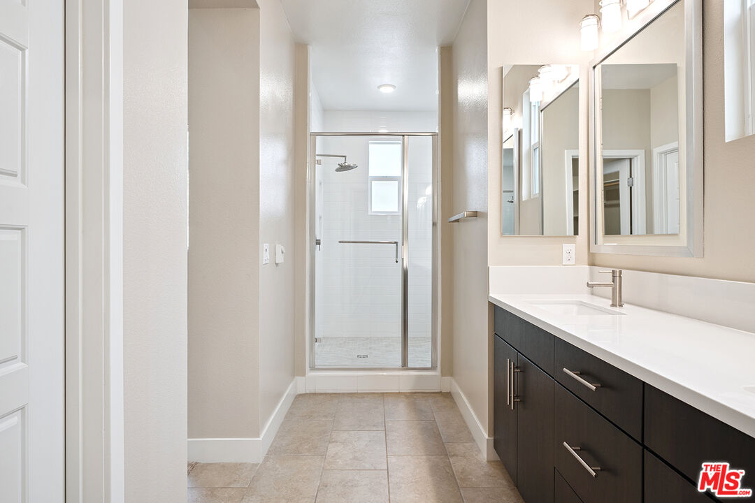 Los Angeles, California, 90068, United States, 3 Bedrooms Bedrooms, ,4 BathroomsBathrooms,Residential,For Sale,1891142
