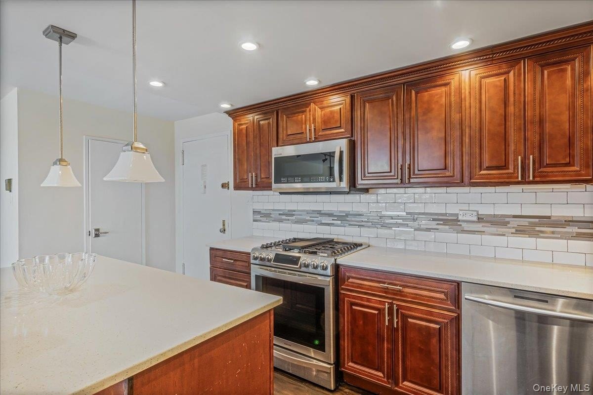 Bayside, New York, 11360, United States, 2 Bedrooms Bedrooms, ,2 BathroomsBathrooms,Residential,For Sale,2048855