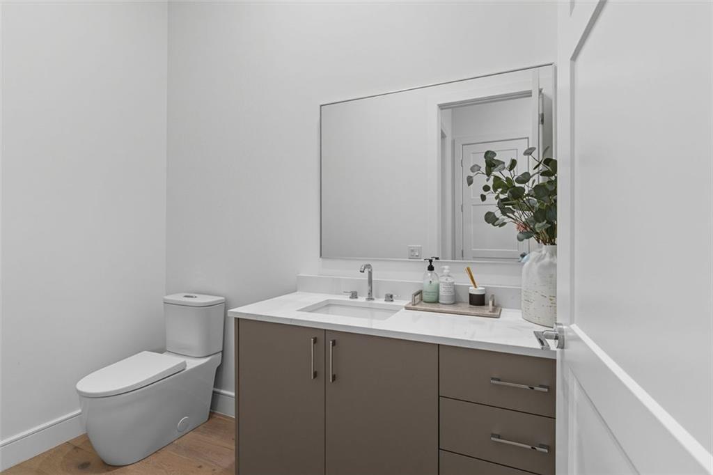 Atlanta, Georgia, 30305, United States, 2 Bedrooms Bedrooms, ,3 BathroomsBathrooms,Residential,For Sale,1979191