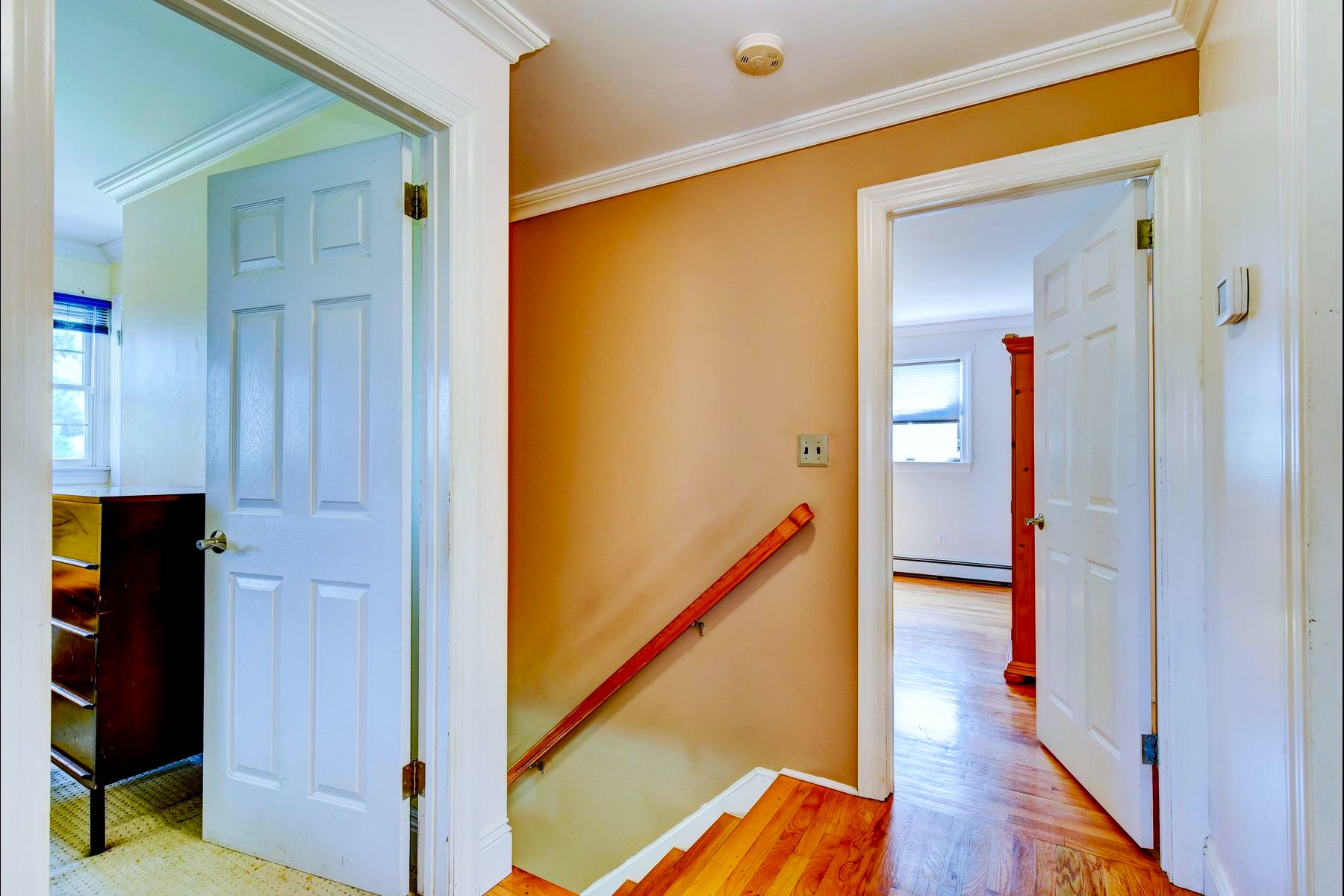  ?Glenwood? Neighborhood Colonial Offers Privacy and Flexibility - 物件實景