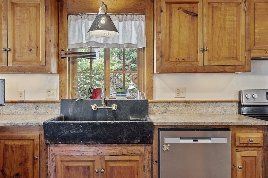 Ashby, Massachusetts, 01431, United States, 4 Bedrooms Bedrooms, ,3 BathroomsBathrooms,Residential,For Sale,1917455