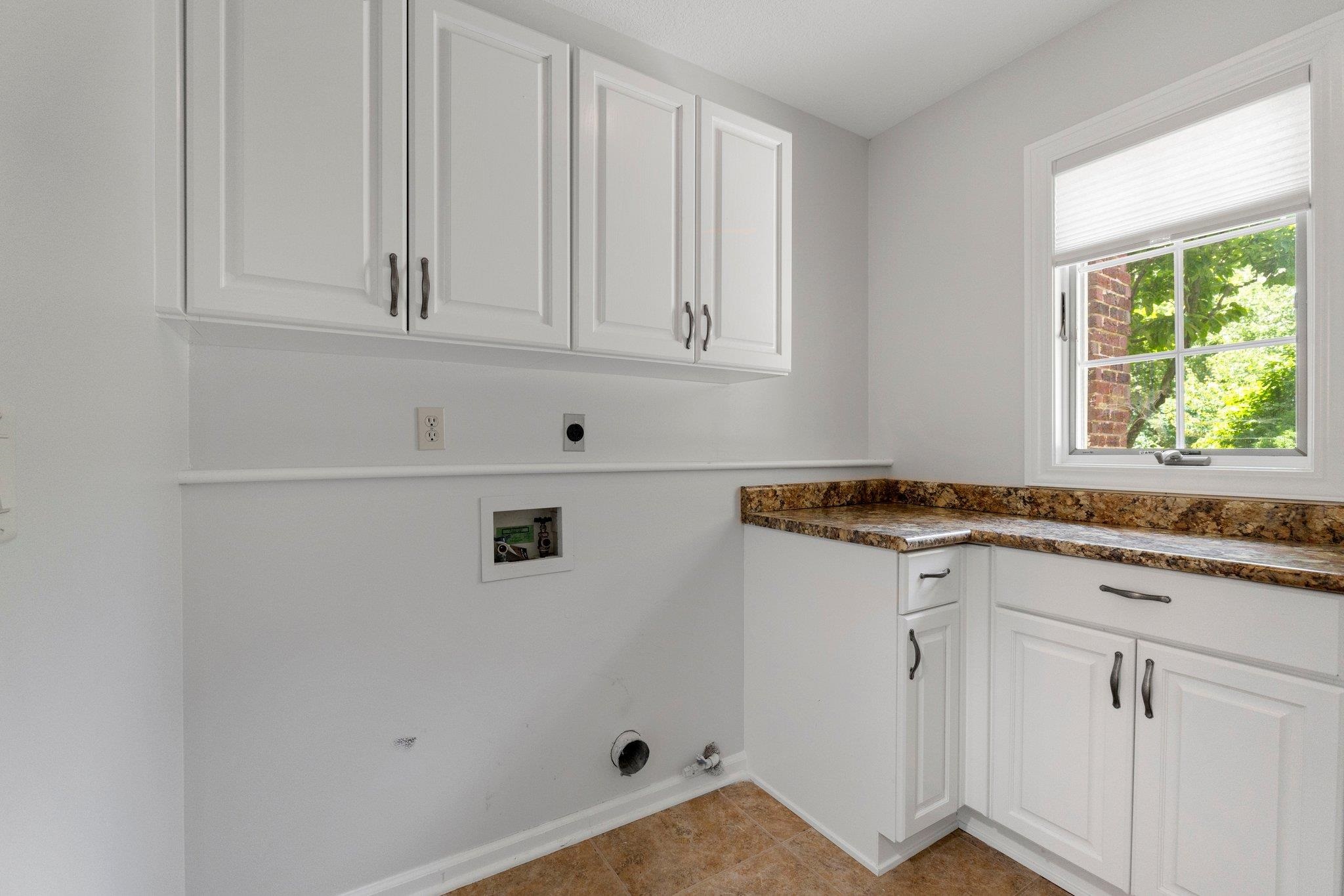 Roanoke, Indiana, 46783, United States, 5 Bedrooms Bedrooms, ,4 BathroomsBathrooms,Residential,For Sale,1913687