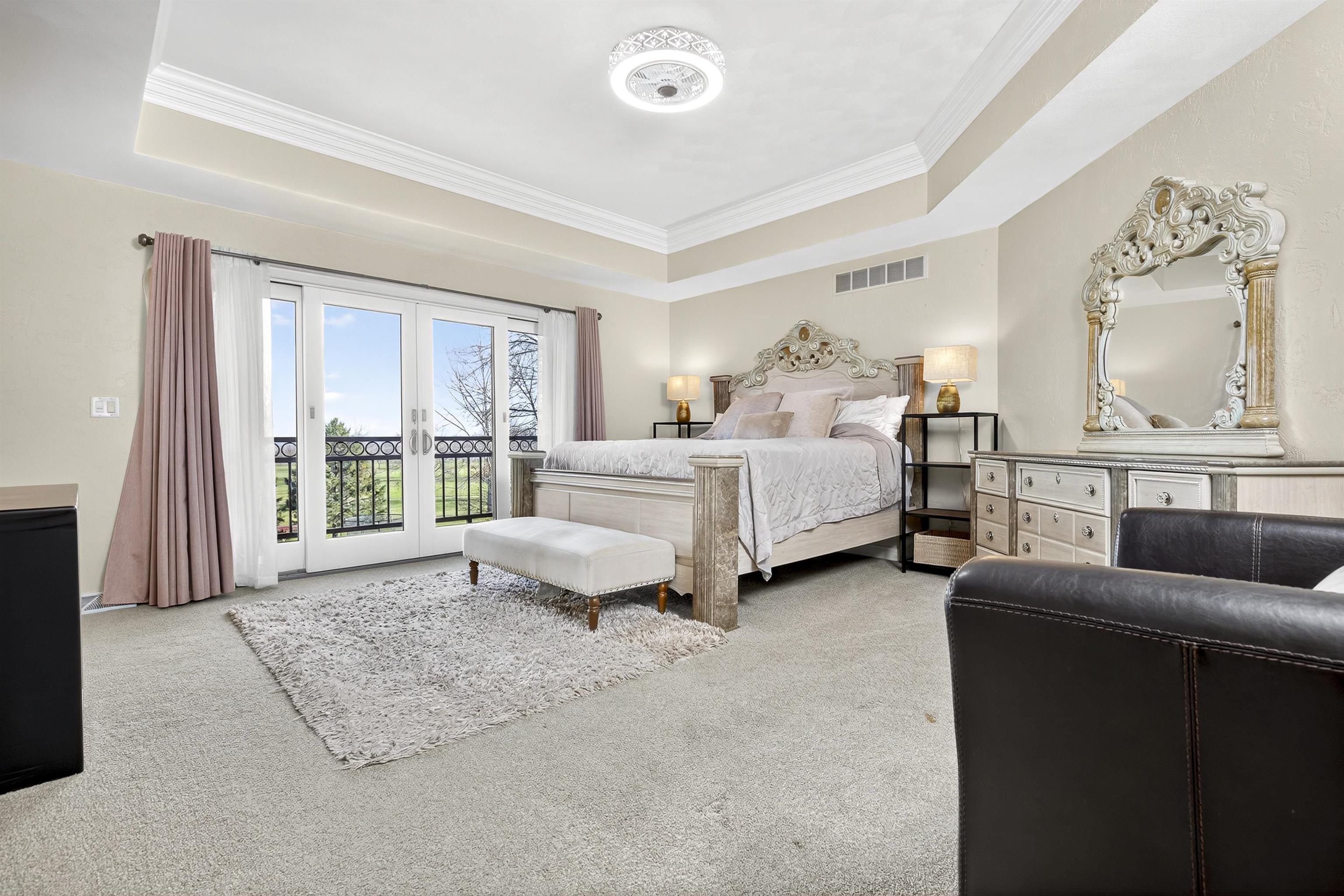 NEENAH, Wisconsin, 54956, United States, 5 Bedrooms Bedrooms, ,6 BathroomsBathrooms,Residential,For Sale,1992991