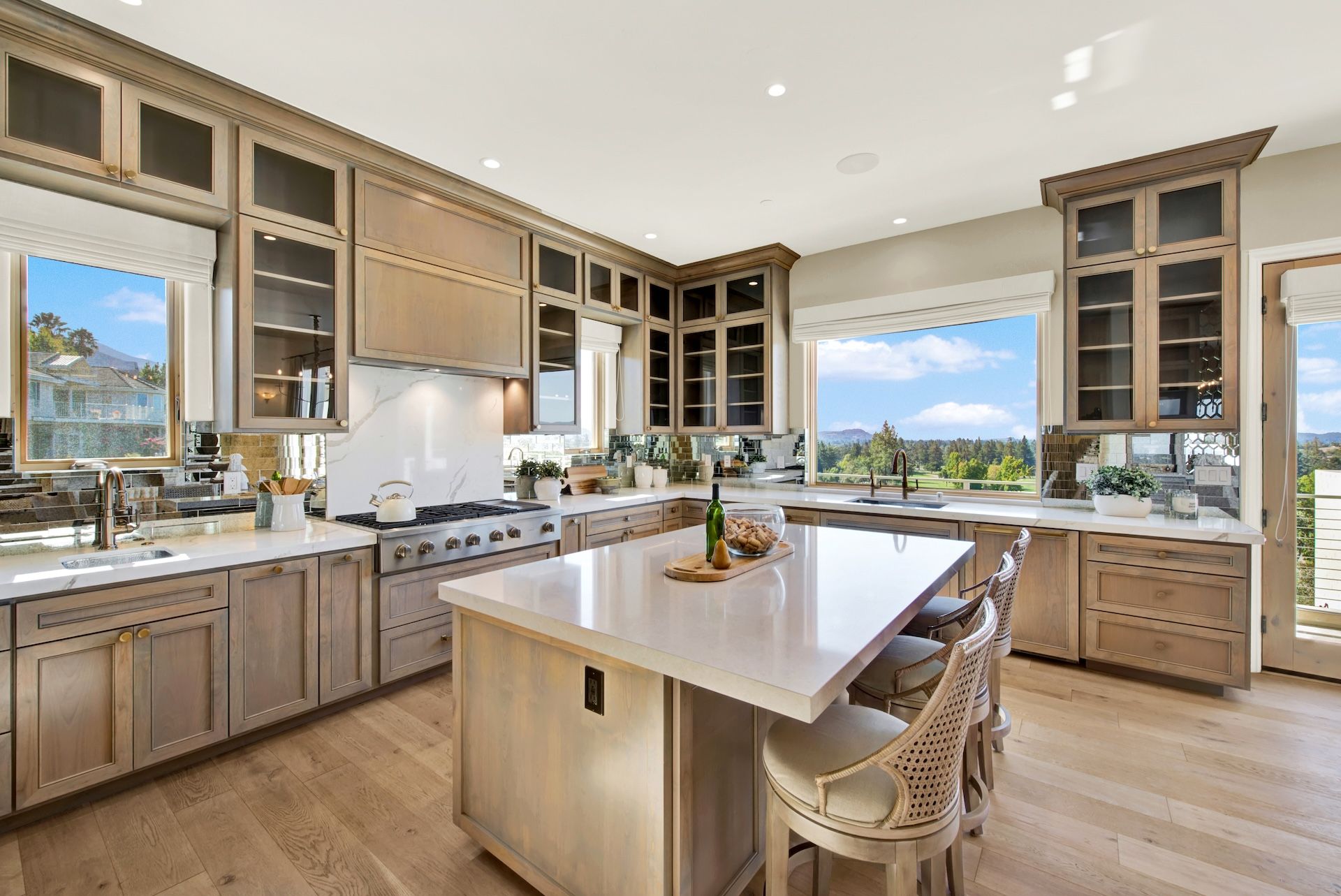  Mediterranean-Inspired Silverado Crest Home - 物件實景