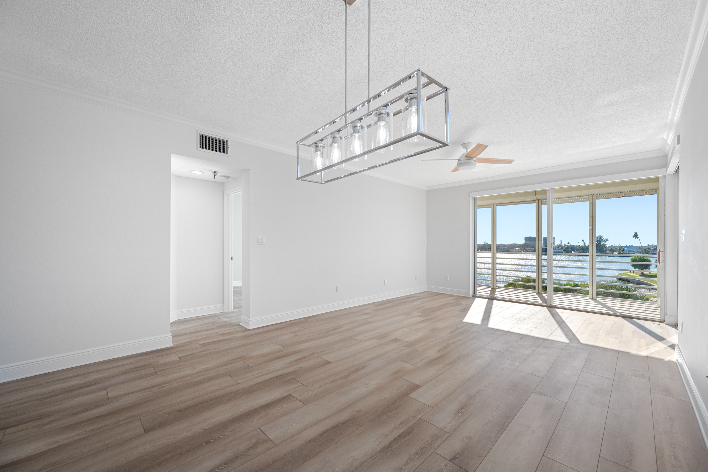 South Pasadena, Florida, 33707, United States, 2 Bedrooms Bedrooms, ,2 BathroomsBathrooms,Residential,For Sale,1987070